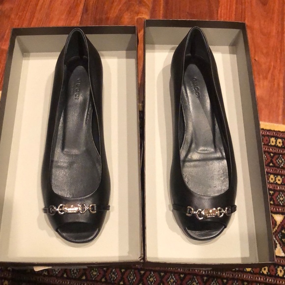 Gucci Shoes - Women Gucci Salandia Peep Toe Flat
